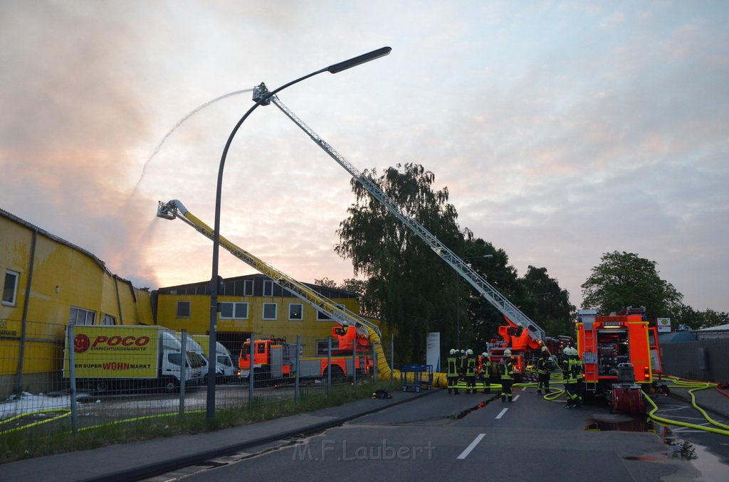 Grossfeuer Poco Lager Koeln Porz Gremberghoven Hansestr P431.JPG - Miklos Laubert